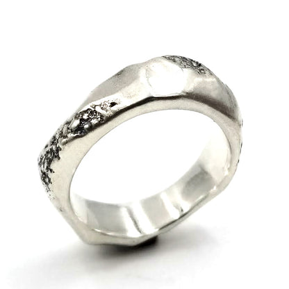 DETRITUS ring